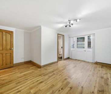 3 bedroom flat to rent - Photo 2