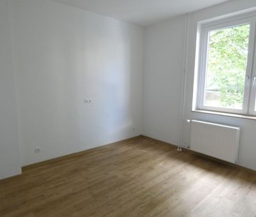 *** Charmante Altbauwohnung mit Wohnküche und Loggia in beliebter L... - Foto 1