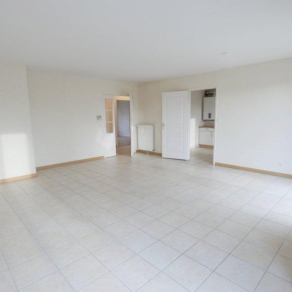 Location Appartement 5 pièces 98m² LES PONTS DE CE 49130 - Photo 1