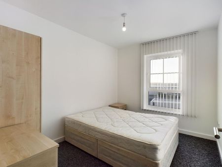 2 bedroom flat to rent - Photo 2