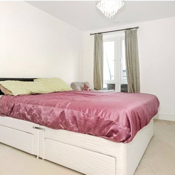Town Lane, Stanwell, Staines-upon-Thames, Surrey, TW19 7FG - Photo 1