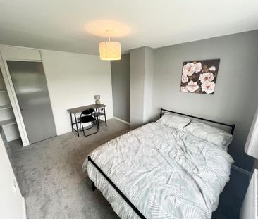 4 bedroom terraced house to rent - Photo 1
