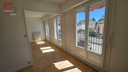 Location Appartement 4 pièces 74m² FONTAINEBLEAU 77300 - Photo 2