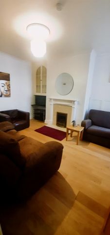 4 Bedroom, 1 Bathroom - Photo 2