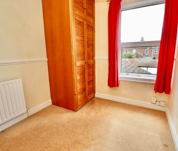 3 bedroom Mid Terraced House to let - Photo 5