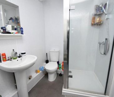 3 bedroom flat to rent - Photo 2