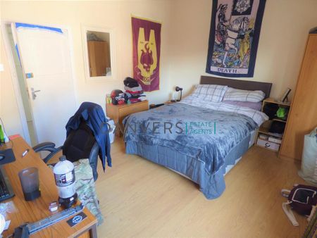 4 bedroom terraced house to rent - Photo 5