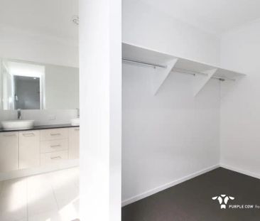“Two living, Butlers pantry, Aircon and Large Living areas.” - Photo 4