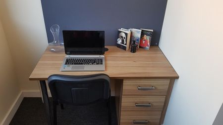 3 bedroom flat to rent - Photo 5