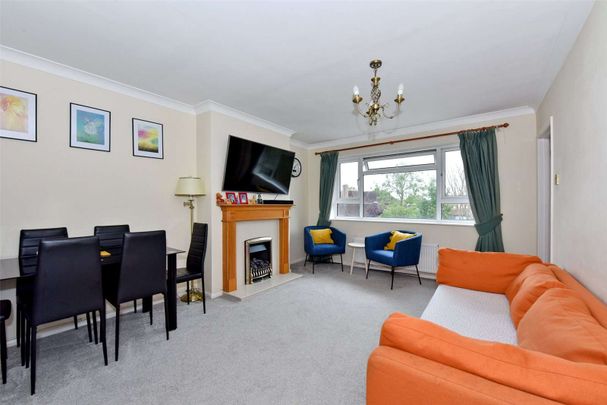 A spacious three bedroom duplex with private garden, garage and allocated parking space - Photo 1