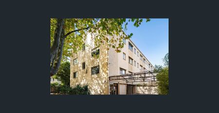 Low Maintenance and and Secure Studio in Prime St Kilda Location - Photo 5