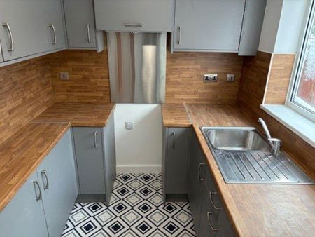 2 bedroom terraced house to rent - Photo 4