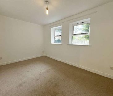 Grosvenor Road, Scarborough, YO11 - Photo 4