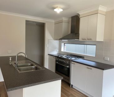 Modern 3 Bedroom Home in Fantastic Location - Photo 2