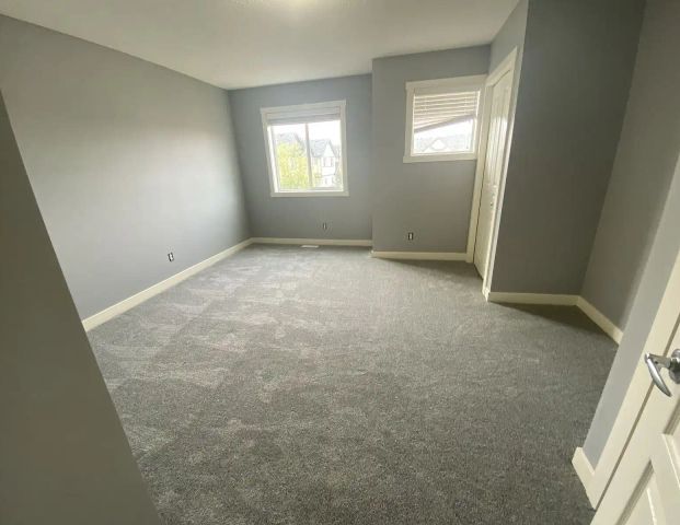AVAILABLE Townhouse with 2 master bedroom ensuites with fully developed basement — 2 Bedrooms Townhouse - Photo 1