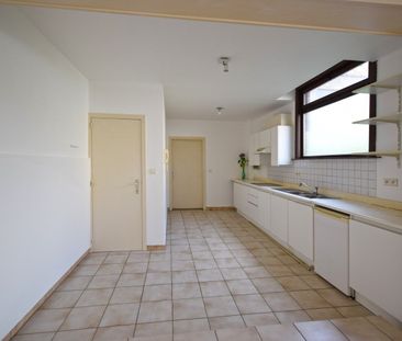 GELIJKVLOERS EENSLAAPKAMER APPARTEMENT - Photo 2