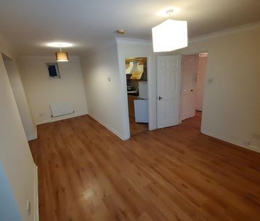 2 Bed Flat, West Lodge, E16 - Photo 2