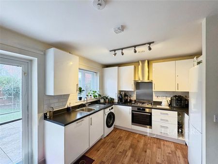 2 bedroom house to rent Peacock Close, Epsom, KT19 - Photo 2