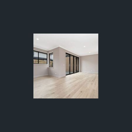 3 Bedroom Home on Beautiful Broadway! - Photo 4