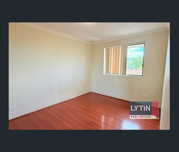 Spacious Two-Bedroom Retreat in a Quiet Cul-de-Sac | INSP: TUE 25/1... - Photo 6