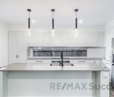 Stylish, Spacious Living Moments from Queens Park - Photo 6