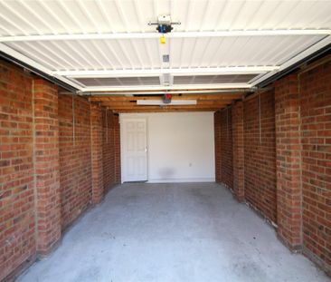 4 bedroom detached house to rent - Photo 2
