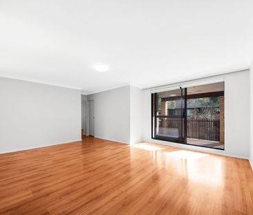 Spacious 2 Bedroom Apartment In Convenient, Family Friendly Complex - Photo 1