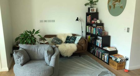 Shared 2 bedroom apartment in Omana North - Photo 3