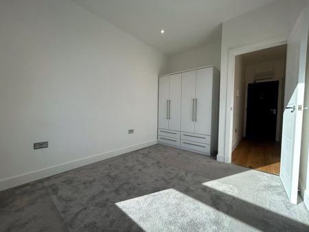 1 bedroom Flat in The Ring, Bracknell - Photo 3
