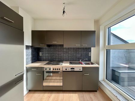 Instapklaar 2-slaapkamer appartement met terras in centrum Roeselare! - Foto 4