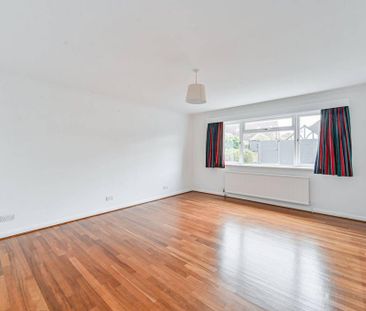 4 bedroom detached house to rent - Photo 2