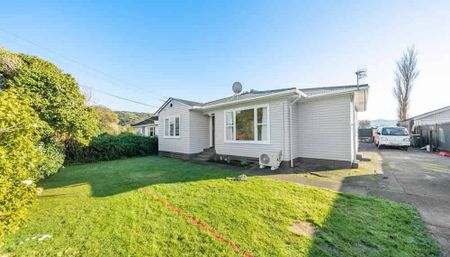 Beautiful renovated 3 bedroom home - Photo 5