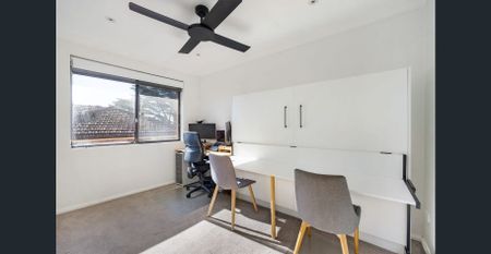 Top Floor, Modern Residence In A Prime Pocket Of Campsie - Photo 5