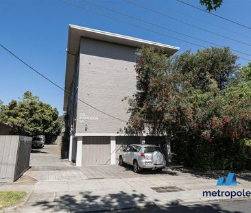 LIGHT- FILLED APARTMENT IN PRIME CAMBERWELL LOCATION - Photo 6