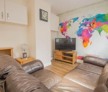 4 bedroom semi-detached house to rent - Photo 3