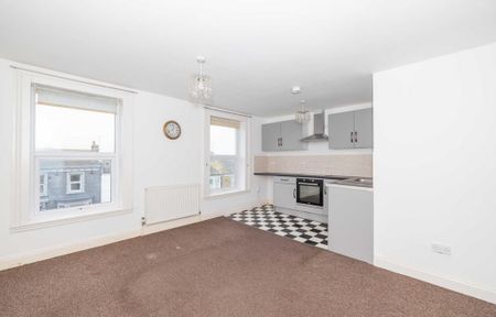 2 bedroom flat to rent - Photo 3