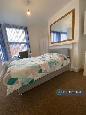 1 bedroom in a house share to rent - Photo 1
