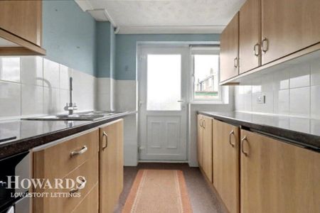 3 bedroom terraced house to rent - Photo 2