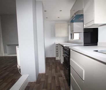 3 bedroom semi-detached house to rent - Photo 6