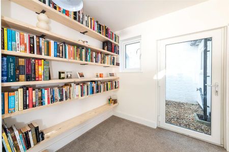 2 bedroom semi-detached house to rent - Photo 3