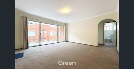 Elevated Two-Bedroom Uni in Small Boutique Complex Close to Station & Shops! - Photo 2