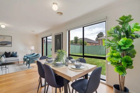 Cosy Family Home in a Prime Craigieburn Location - Photo 4