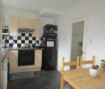3 bed Terraced - To Let - Photo 6