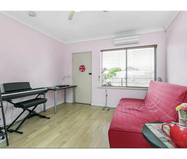 Affordable rental in a great location! - Photo 2