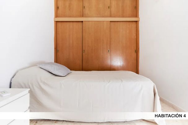 Calle Farmaceútico Murillo Herrera, Sevilla, Andalusia 41010 - Photo 1