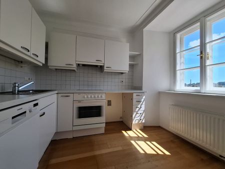 STILVOLLES WOHNEN IM HERZEN VON STEYR - EXKLUSIVE ALTBAUWOHNUNG MIT PARKPLATZ - Photo 2