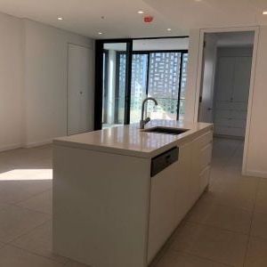 FOR RENT - 2 Bedroom Apartment with Parking - Photo 1