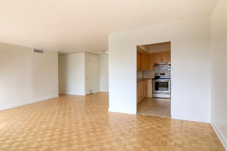 Condo for rent, Montréal (Ville-Marie) - Photo 2