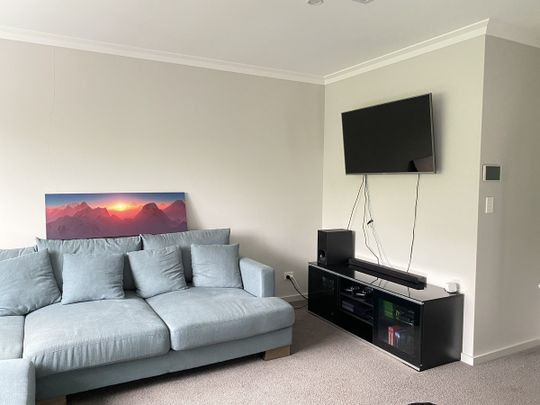 Executive 4x3 Townhouse in Prime Mount Hawthorn Locale - Photo 1