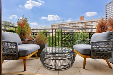 Saint-Cloud - Val d'Or - Appartement meublé et traversant de 95 m² avec balcons. - Photo 4